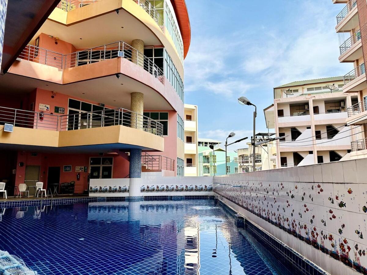 الشقق الفندقية Ban Rong Khoeiفي  Wisdom Burg Bangsaen, Pool, Gym المظهر الخارجي الصورة