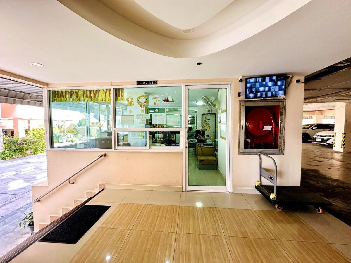 الشقق الفندقية Ban Rong Khoeiفي  Wisdom Burg Bangsaen, Pool, Gym المظهر الخارجي الصورة